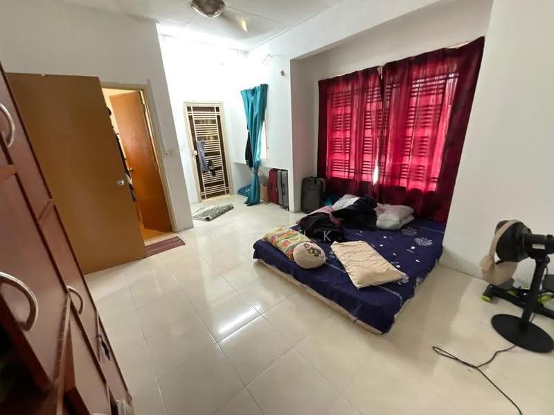 2-storey Terraced House for Sale in Bandar Country Homes (Rawang) - SK Luk - Bedroom - PropertyGuru.com.my