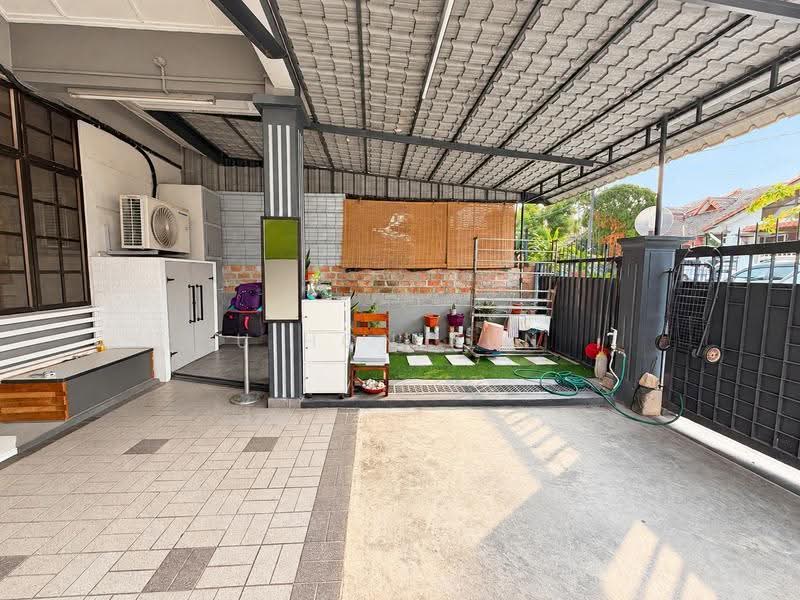 Rumah Teres 1.5-Tingkat untuk Dijual di Taman Molek (Johor Bahru) - U Hon Kun - Exterior - PropertyGuru.com.my
