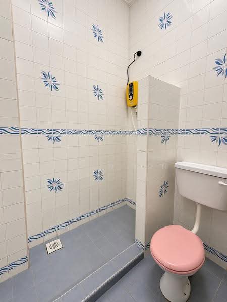 Rumah Teres 1.5-Tingkat untuk Dijual di Taman Molek (Johor Bahru) - U Hon Kun - Bathroom - PropertyGuru.com.my