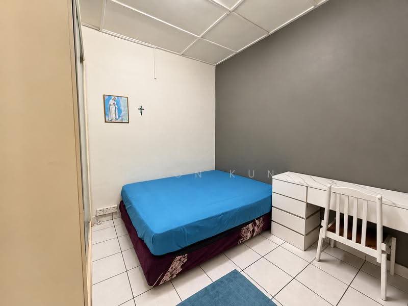 Rumah Teres 1.5-Tingkat untuk Dijual di Taman Molek (Johor Bahru) - U Hon Kun - Bedroom - PropertyGuru.com.my