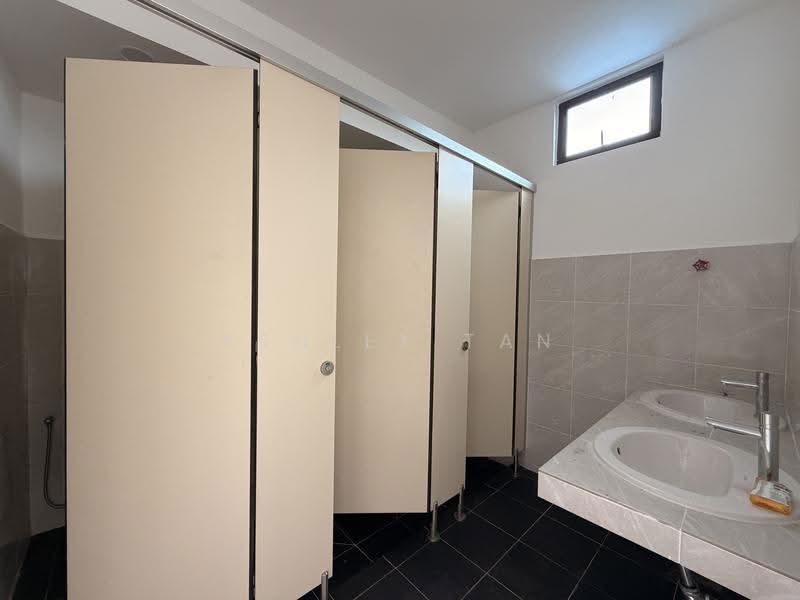 Kilang untuk Disewa di Bukit Minyak (Penang) - Ashley Tan - Bathroom - PropertyGuru.com.my