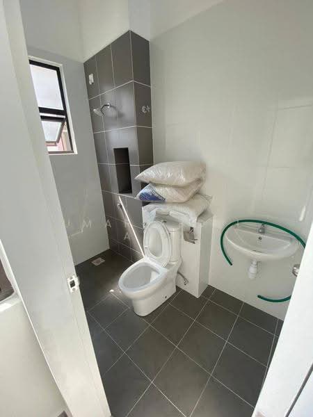 Rumah Berkembar untuk Dijual di Hulu Langat (Selangor) - Umar Abdul Aziz - Bathroom - PropertyGuru.com.my