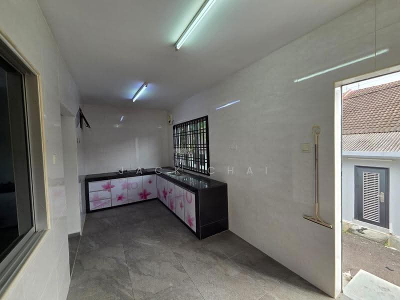 1-storey Terraced House for Sale in Taman Flora Heights (Pasir Gudang) - Jack Chai - Kitchen - PropertyGuru.com.my