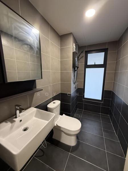 Kediaman Servis untuk Disewa di D'Clover Residences - Roy Cho - Bathroom - PropertyGuru.com.my