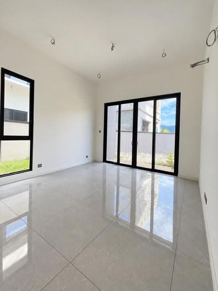 Bungalow House for Sale in Tiger Lane (Ipoh) - Kent Chow - Living Room - PropertyGuru.com.my