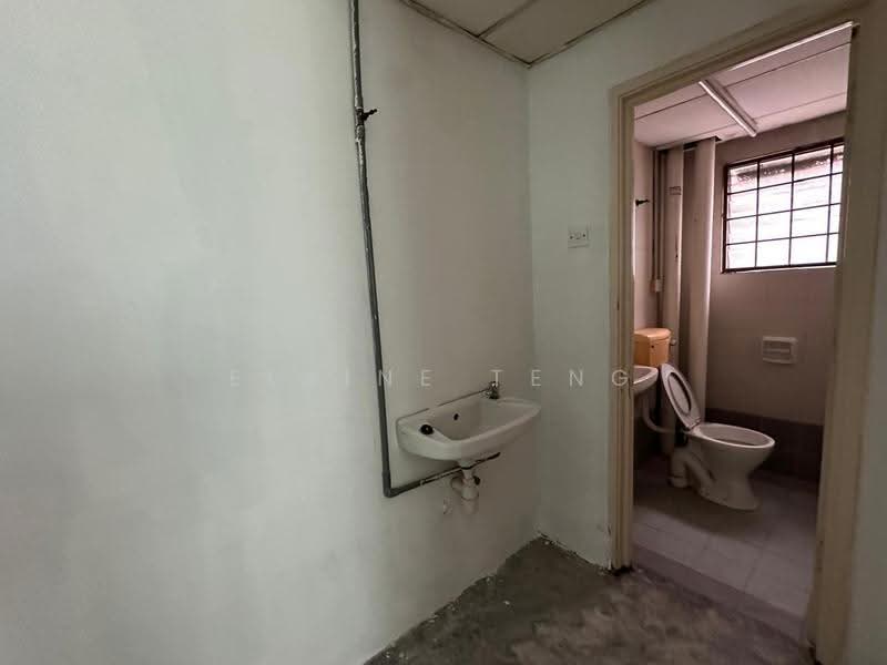 Shop for Rent in Bandar Bukit Tinggi (Klang) - Elaine Teng - Bathroom - PropertyGuru.com.my