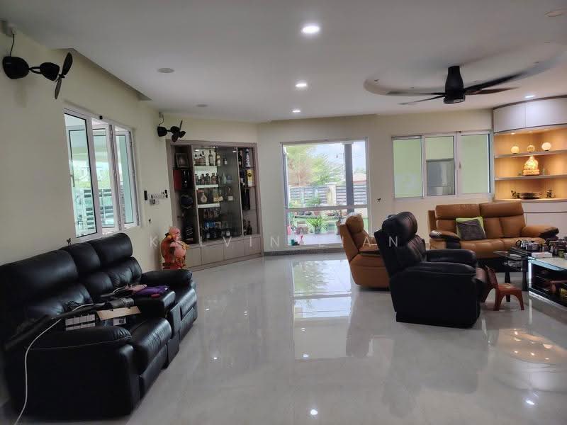 2-storey Terraced House for Sale in Bandar Kinrara Seksyen 8 (Bandar Kinrara) - Kelvin Lian - Living Room - PropertyGuru.com.my