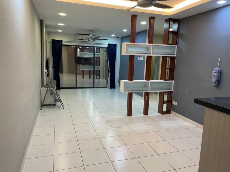 Kediaman Servis untuk Disewa di Residensi Dian II - SAM KIAT - Living Room - PropertyGuru.com.my