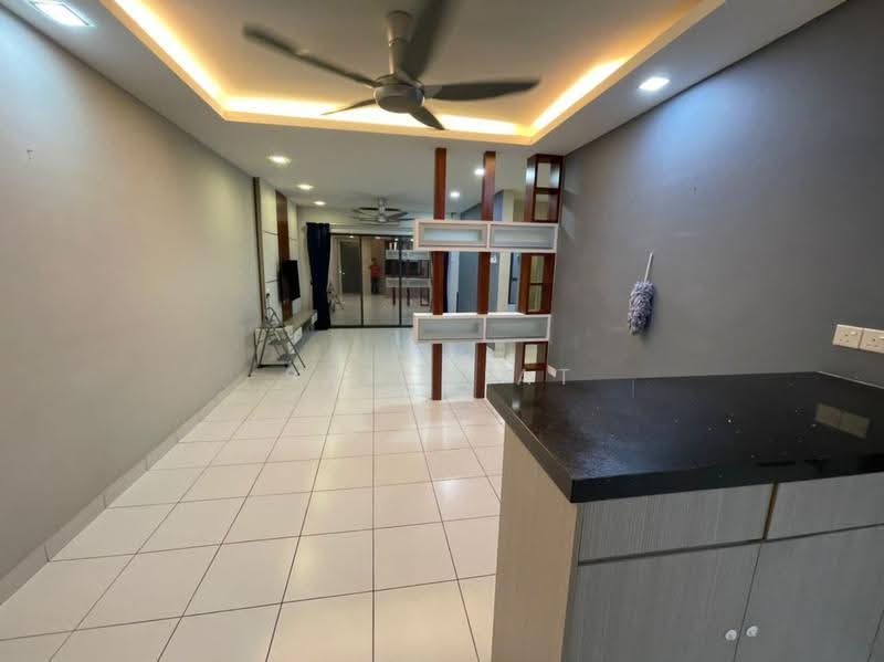 Kediaman Servis untuk Disewa di Residensi Dian II - SAM KIAT - Living Room - PropertyGuru.com.my