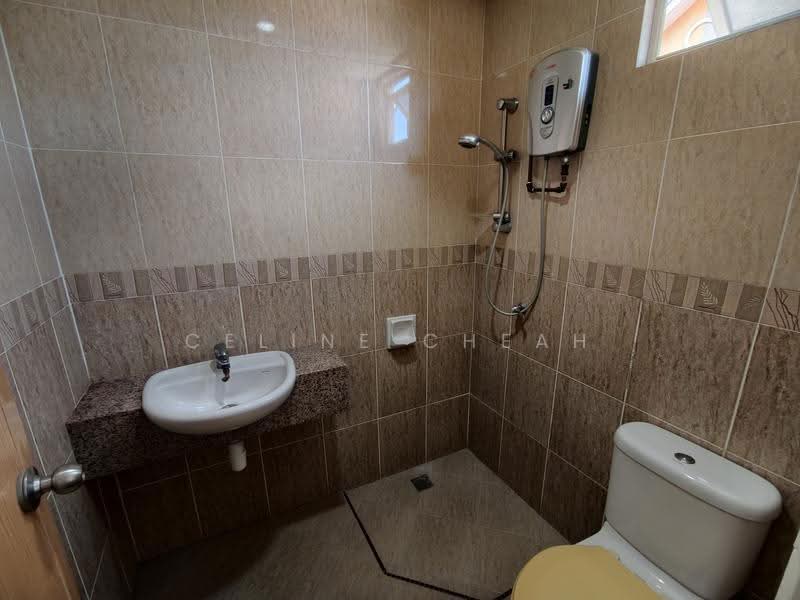 Rumah Teres 3-Tingkat untuk Dijual di Taman Chee Seng (Tanjung Bungah) - Celine Cheah - Bathroom - PropertyGuru.com.my
