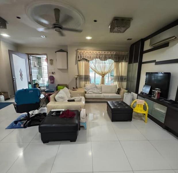 Rumah Teres untuk Dijual di Taman Fadason (Kepong) - Ron Yap - Living Room - PropertyGuru.com.my