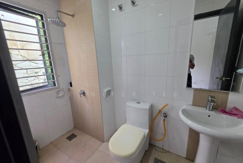 3-storey Terraced House for Rent in Sutera Damansara (Damansara Damai) - Jennifer Tee - Bathroom - PropertyGuru.com.my