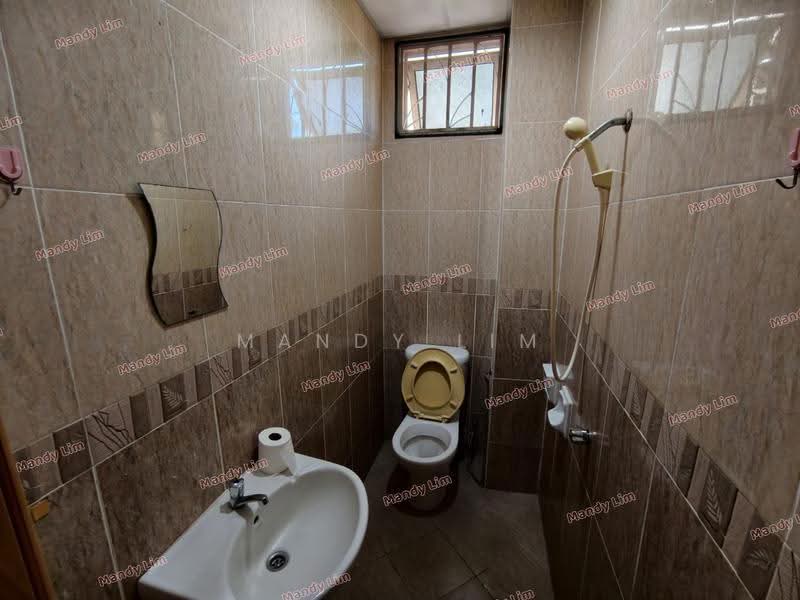 Rumah Teres 3-Tingkat untuk Dijual di Taman Chee Seng (Tanjung Bungah) - Mandy Lim - Bathroom - PropertyGuru.com.my