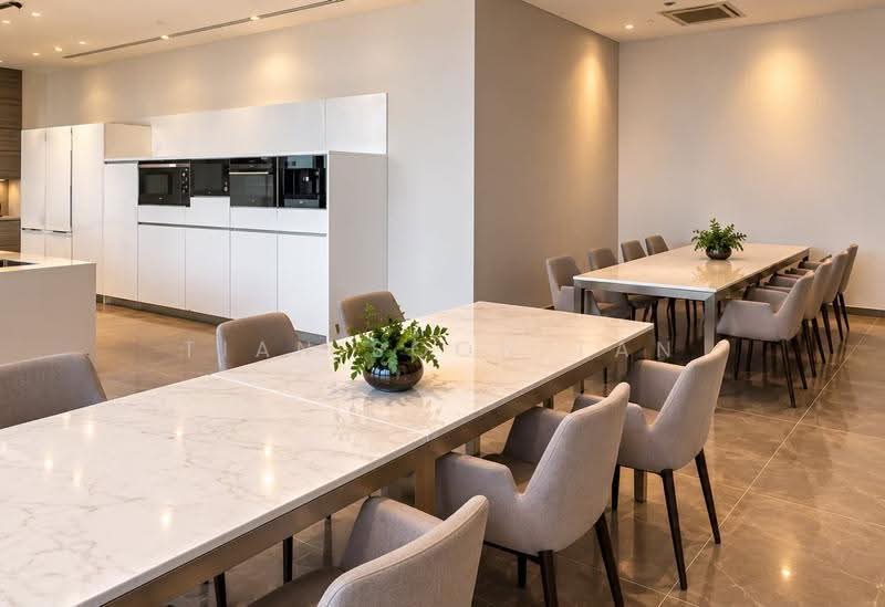 Kediaman Servis untuk Dijual di Vogue Suites One - Tian Soon Tan - Dining Room - PropertyGuru.com.my