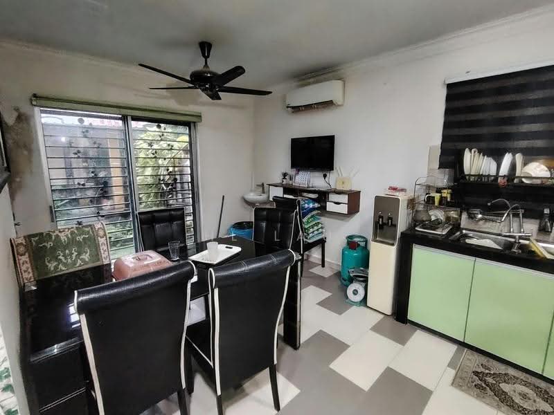 2.5-storey Terraced House for Sale in Puchong (Selangor) - HL Lau - Dining Room - PropertyGuru.com.my