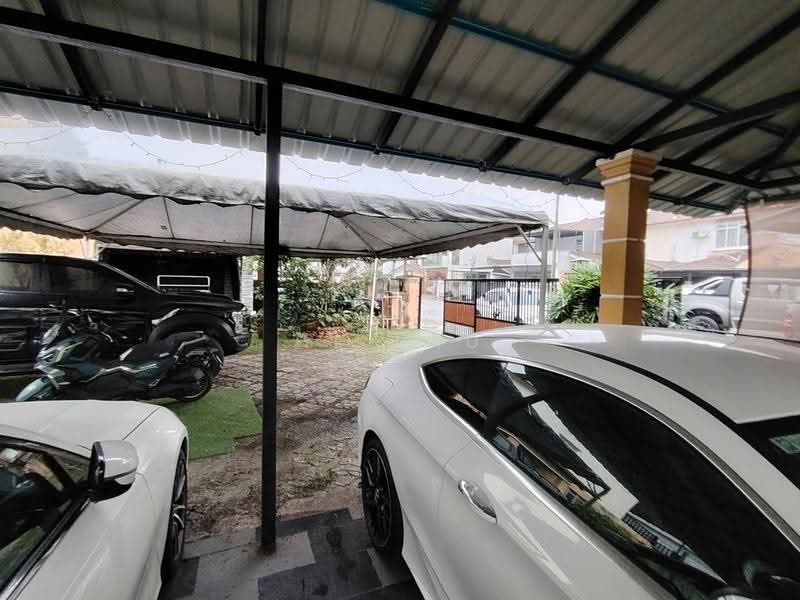 2.5-storey Terraced House for Sale in Puchong (Selangor) - HL Lau - Car Park - PropertyGuru.com.my