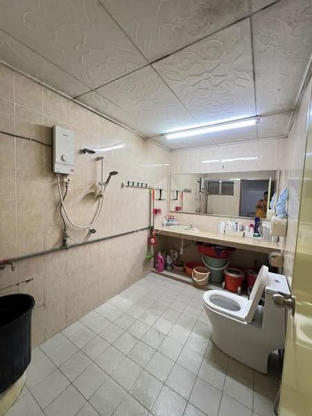 Rumah Banglo untuk Dijual di Taman Kepong (Kepong) - Kiing TW - Bathroom - PropertyGuru.com.my