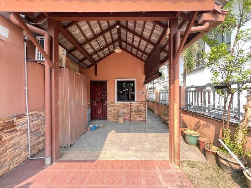 Semi-Detached House for Sale in Bandar Baru Bangi (Selangor) - Hassan Basri Suhaimi - Exterior - PropertyGuru.com.my