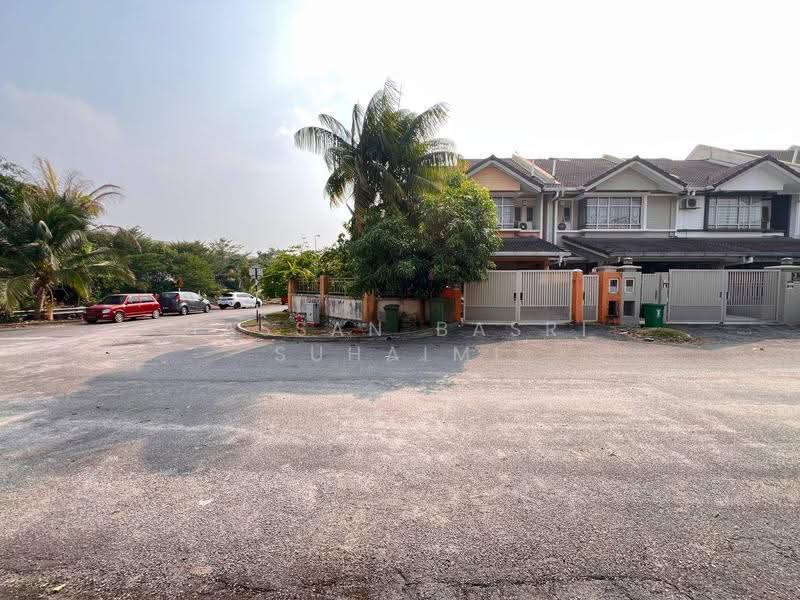 Semi-Detached House for Sale in Bandar Baru Bangi (Selangor) - Hassan Basri Suhaimi - Exterior - PropertyGuru.com.my