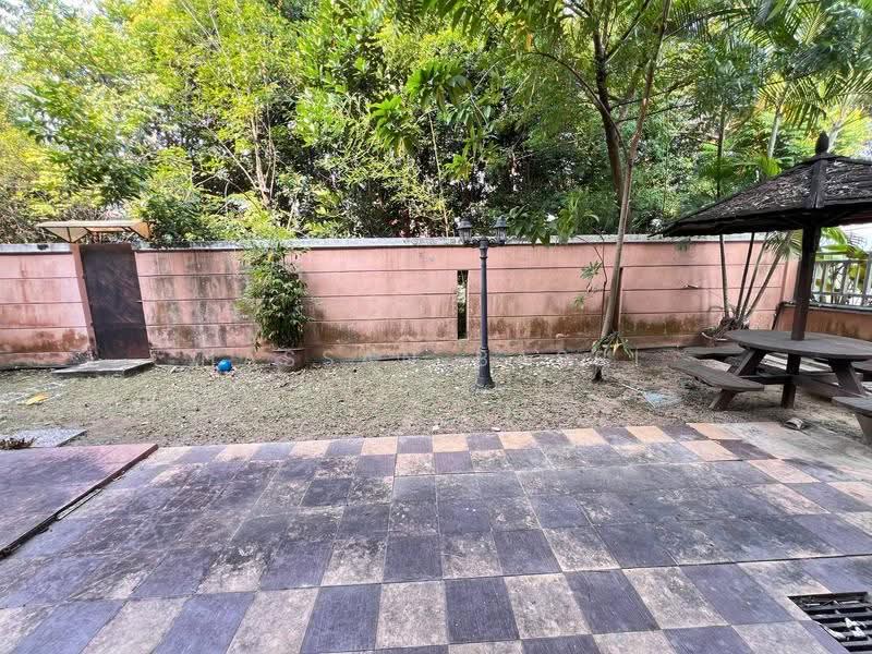 Semi-Detached House for Sale in Bandar Baru Bangi (Selangor) - Hassan Basri Suhaimi - Garden - PropertyGuru.com.my