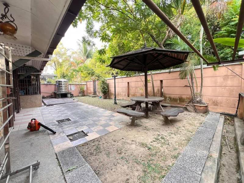 Semi-Detached House for Sale in Bandar Baru Bangi (Selangor) - Hassan Basri Suhaimi - Exterior - PropertyGuru.com.my
