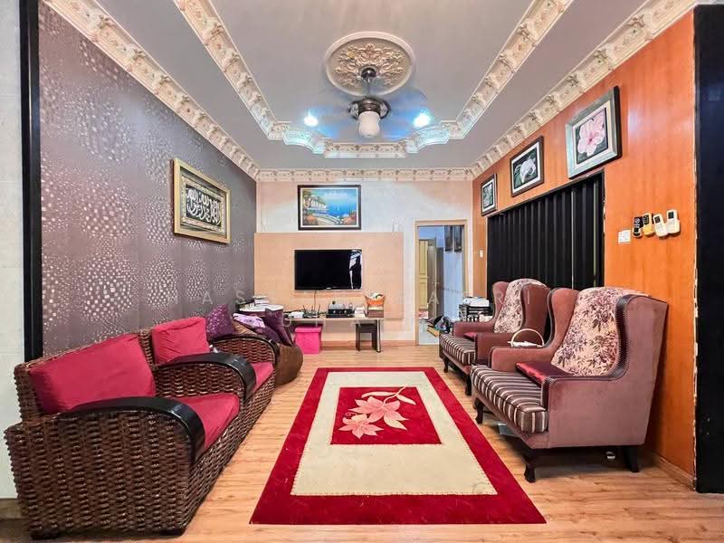 Semi-Detached House for Sale in Bandar Baru Bangi (Selangor) - Hassan Basri Suhaimi - Living Room - PropertyGuru.com.my