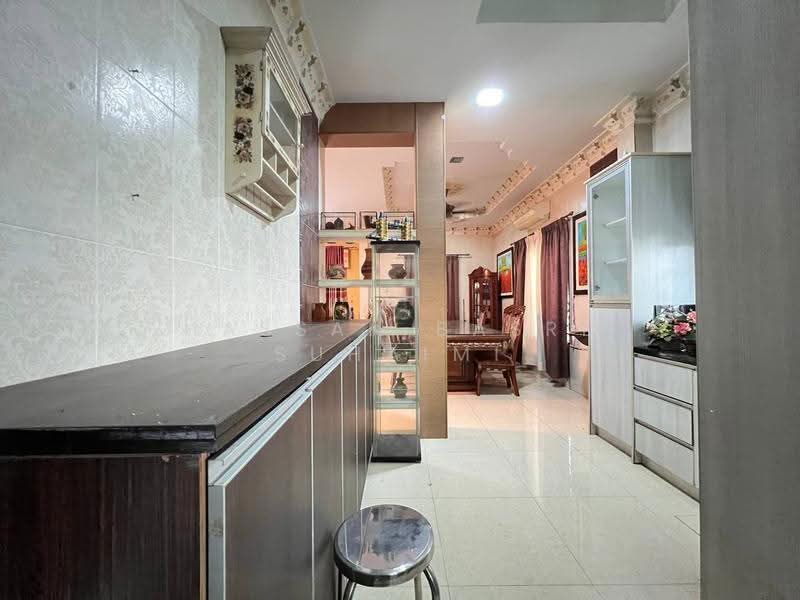 Semi-Detached House for Sale in Bandar Baru Bangi (Selangor) - Hassan Basri Suhaimi - Dining Room - PropertyGuru.com.my