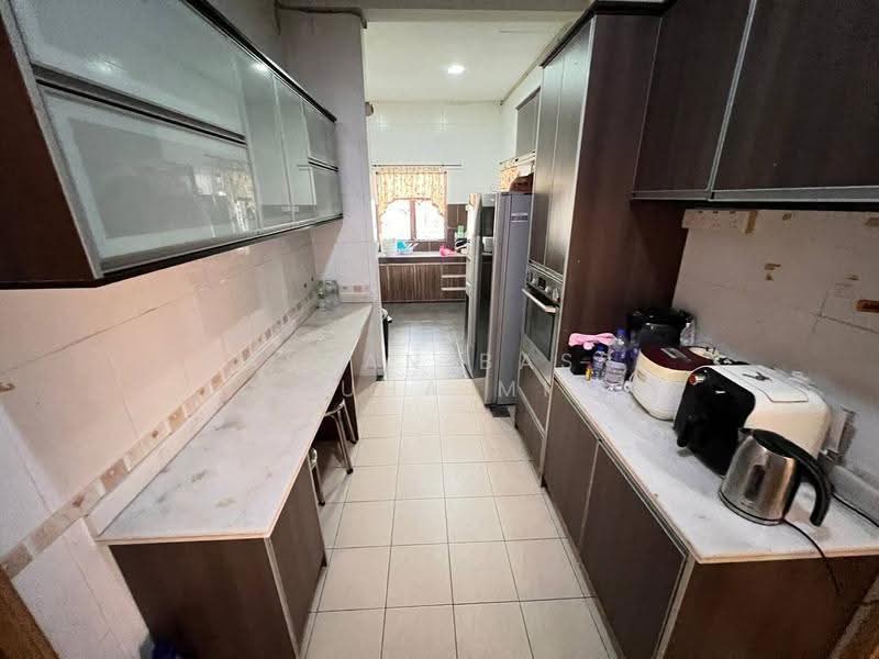 Semi-Detached House for Sale in Bandar Baru Bangi (Selangor) - Hassan Basri Suhaimi - Kitchen - PropertyGuru.com.my