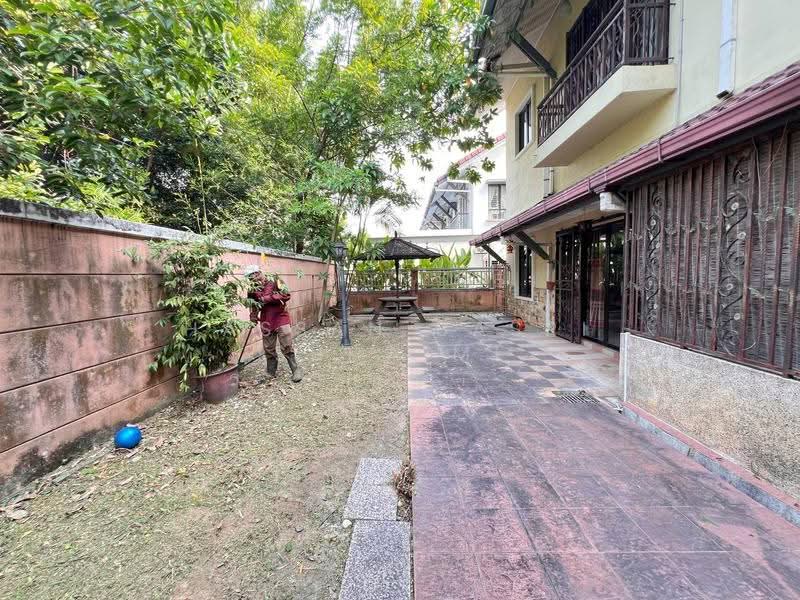 Semi-Detached House for Sale in Bandar Baru Bangi (Selangor) - Hassan Basri Suhaimi - Garden - PropertyGuru.com.my