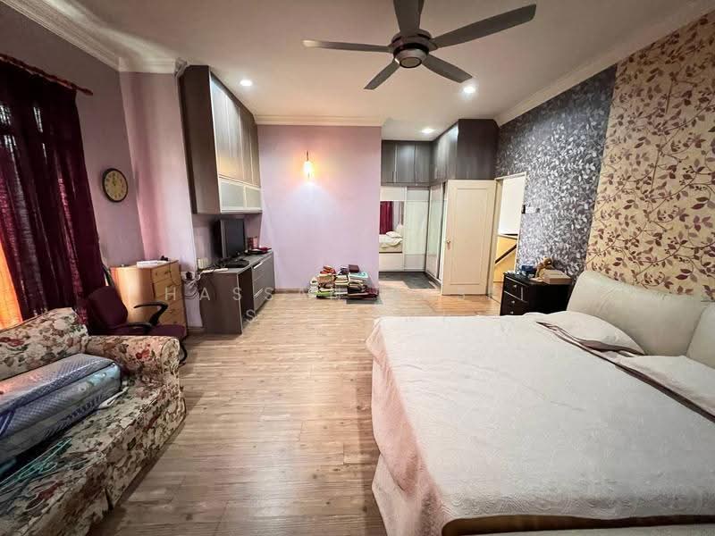 Semi-Detached House for Sale in Bandar Baru Bangi (Selangor) - Hassan Basri Suhaimi - Bedroom - PropertyGuru.com.my