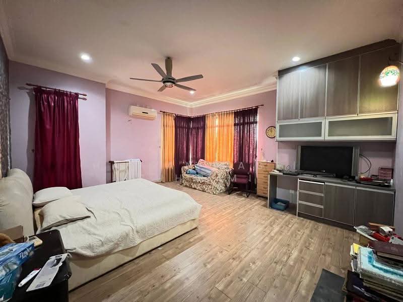 Semi-Detached House for Sale in Bandar Baru Bangi (Selangor) - Hassan Basri Suhaimi - Bedroom - PropertyGuru.com.my
