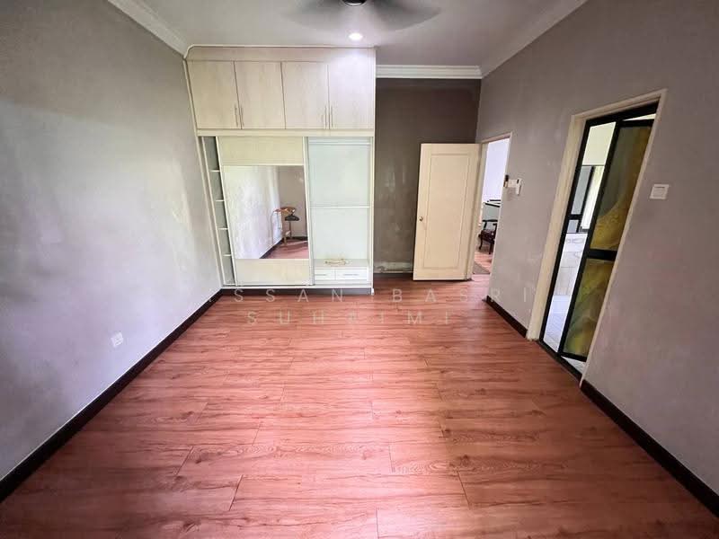 Semi-Detached House for Sale in Bandar Baru Bangi (Selangor) - Hassan Basri Suhaimi - Bedroom - PropertyGuru.com.my