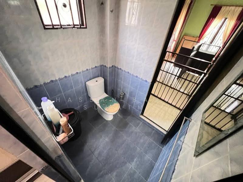 Semi-Detached House for Sale in Bandar Baru Bangi (Selangor) - Hassan Basri Suhaimi - Bathroom - PropertyGuru.com.my