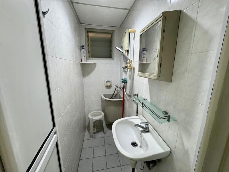 Pangsapuri untuk Dijual di Taman Kheng Tian - Lee Xue Chen - Bathroom - PropertyGuru.com.my