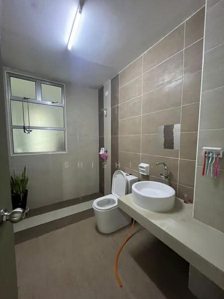 2-storey Terraced House for Sale in Bandar Putra Kulai (Kulai) - Shishi . - Bathroom - PropertyGuru.com.my