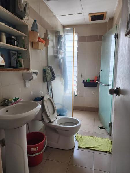 Kondominium untuk Dijual di The Heron Residency - Hooi Mein Lai - Bathroom - PropertyGuru.com.my