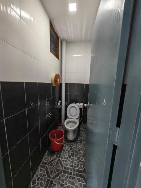 Kedai untuk Disewa di Taman Johor Jaya (Johor Bahru) - Victor Lim - Bathroom - PropertyGuru.com.my