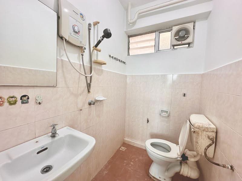 Pangsapuri untuk Dijual di Taman Kang Har Tong - Lee Xue Chen - Bathroom - PropertyGuru.com.my