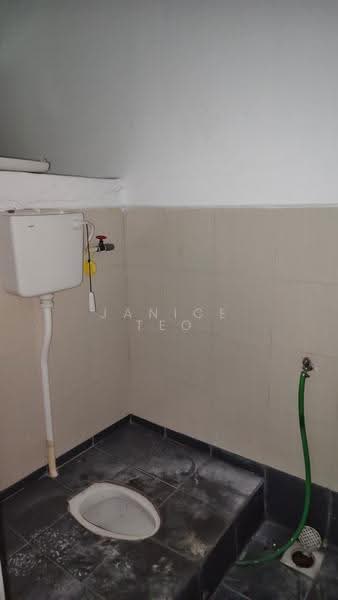 Kedai untuk Disewa di Taman Ungku Tun Aminah (Skudai) - Janice Teo - Bathroom - PropertyGuru.com.my