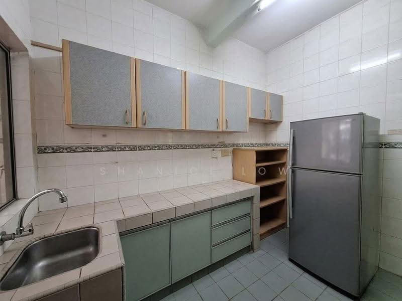 2-storey Terraced House for Sale in TAMAN PUCHONG UTAMA (Puchong) - Shanice Low - Kitchen - PropertyGuru.com.my