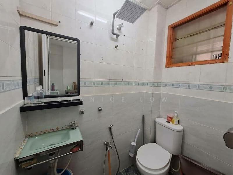 2-storey Terraced House for Sale in TAMAN PUCHONG UTAMA (Puchong) - Shanice Low - Bathroom - PropertyGuru.com.my