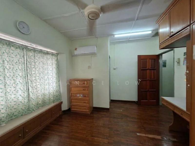 2-storey Terraced House for Sale in TAMAN PUCHONG UTAMA (Puchong) - Shanice Low - Living Room - PropertyGuru.com.my