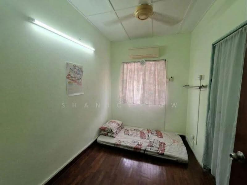 2-storey Terraced House for Sale in TAMAN PUCHONG UTAMA (Puchong) - Shanice Low - Bedroom - PropertyGuru.com.my
