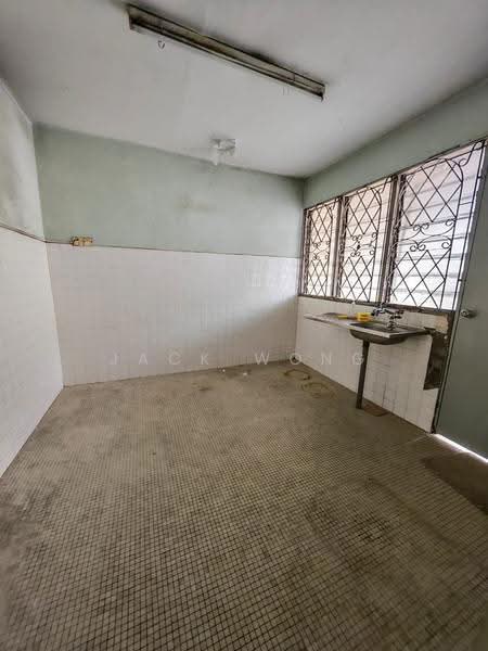 2-storey Terraced House for Sale in Taman Sri Bahagia (Tampoi) - Jack Wong - Kitchen - PropertyGuru.com.my