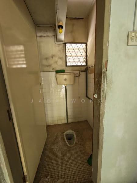 2-storey Terraced House for Sale in Taman Sri Bahagia (Tampoi) - Jack Wong - Bathroom - PropertyGuru.com.my