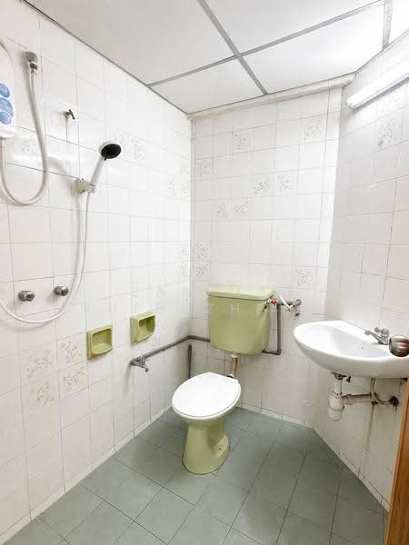 Apartment for Sale at Palm Court Apartment - Zarema Kulbuzheva - Bathroom - PropertyGuru.com.my