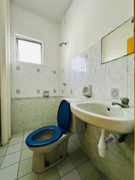 Pangsapuri untuk Dijual di Intana Ria - Izzati Mat - Bathroom - PropertyGuru.com.my