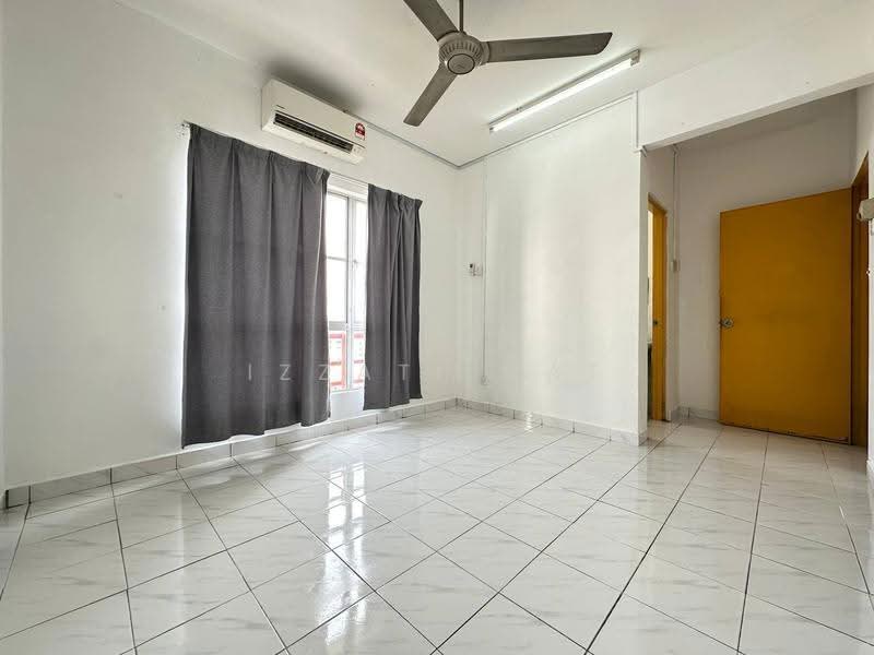 Pangsapuri untuk Dijual di Intana Ria - Izzati Mat - Living Room - PropertyGuru.com.my