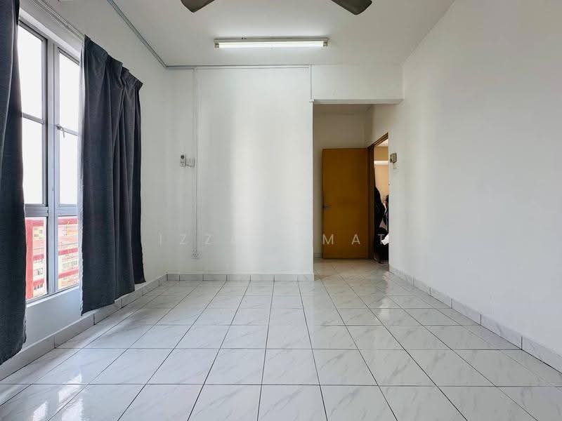Pangsapuri untuk Dijual di Intana Ria - Izzati Mat - Living Room - PropertyGuru.com.my