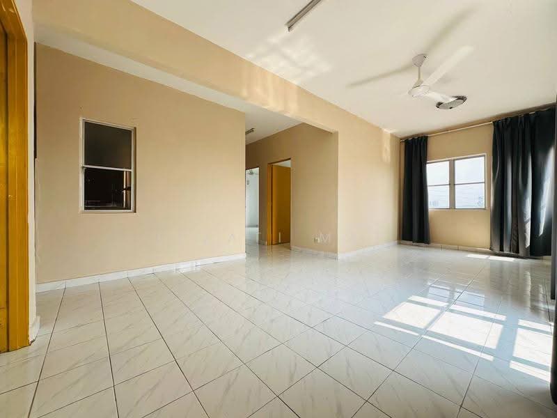 Pangsapuri untuk Dijual di Intana Ria - Izzati Mat - Living Room - PropertyGuru.com.my